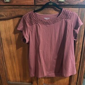 Maroon T-shirt with ruffled detail